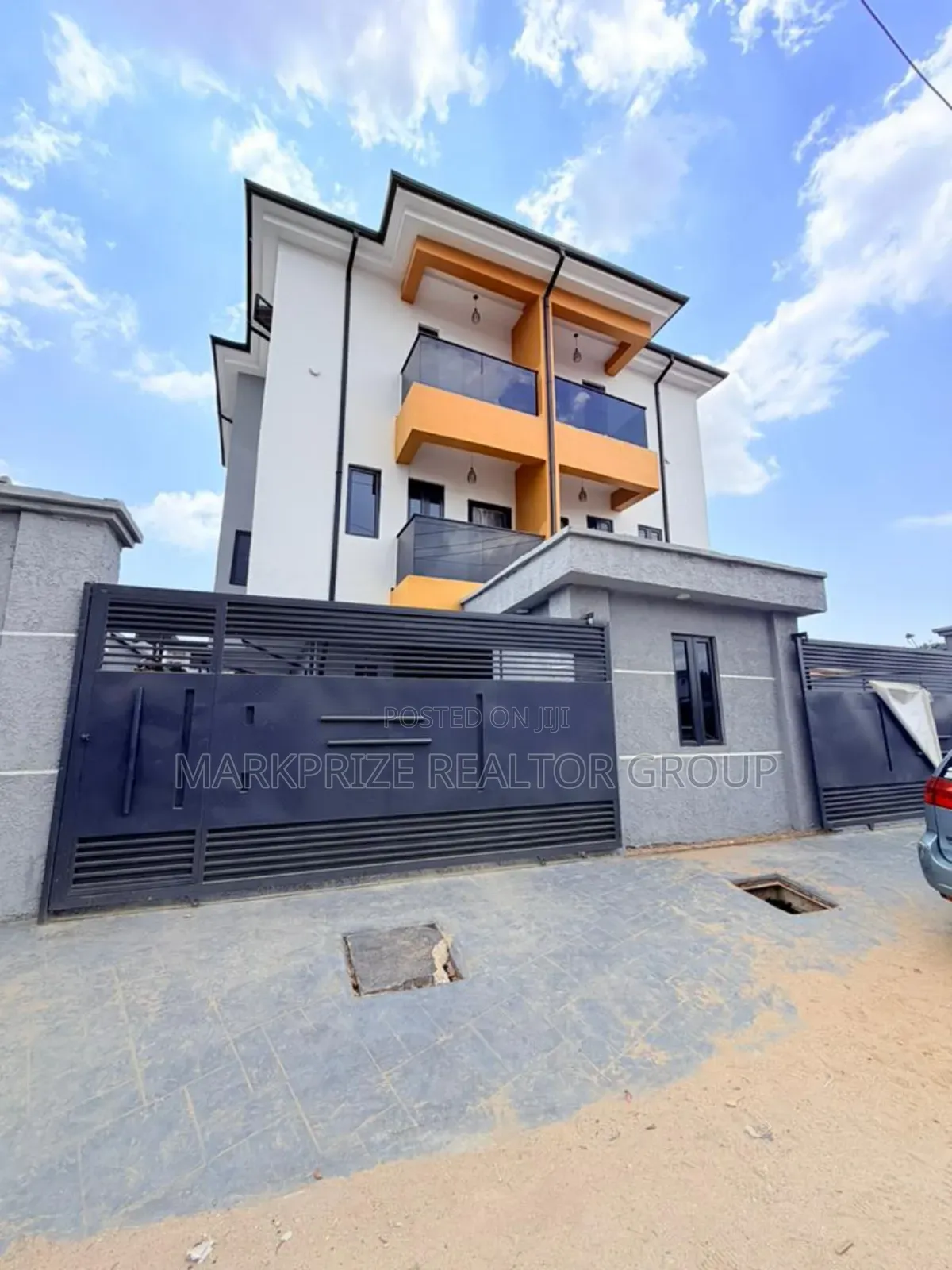 4bdrm Duplex in Surulere Lagos, Chevron for sale in Chevron