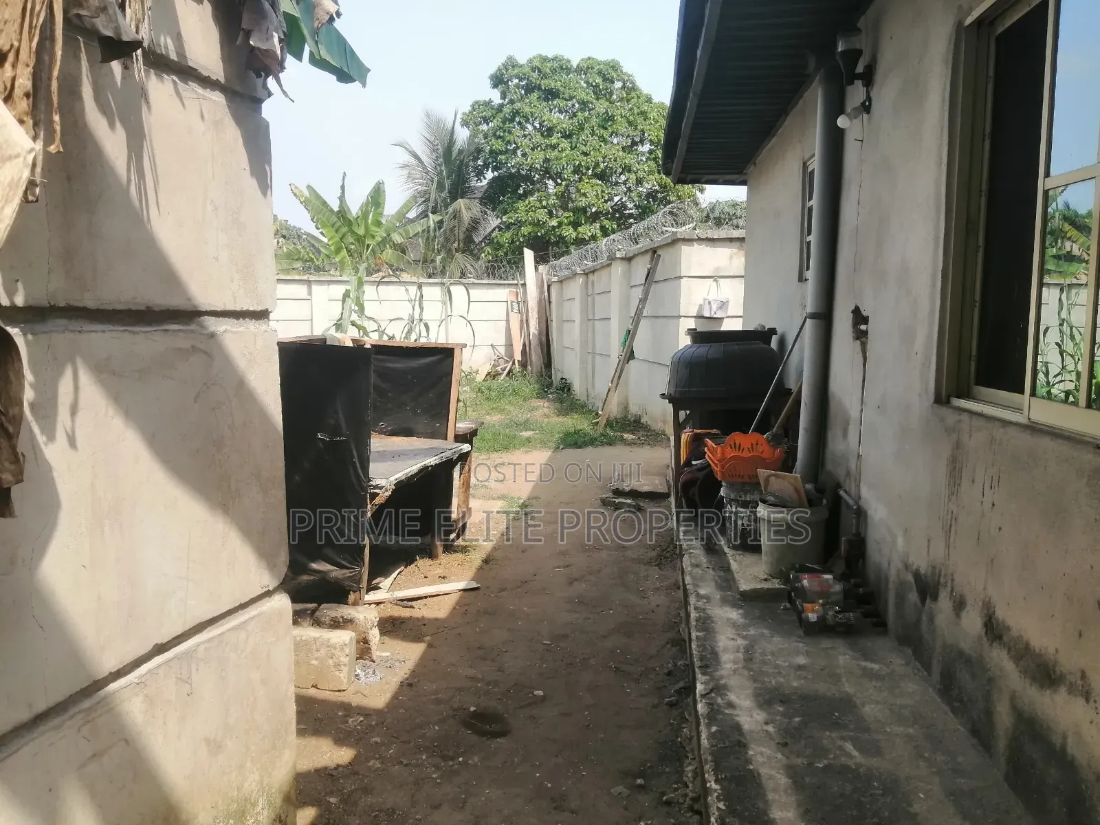6bdrm Bungalow in Ekom Iman Junction,, Uyo for sale in Uyo