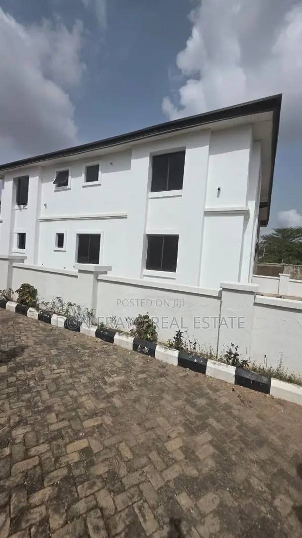 4bdrm Duplex in Iyaganku Gra, Iyanganku for sale in Iyanganku