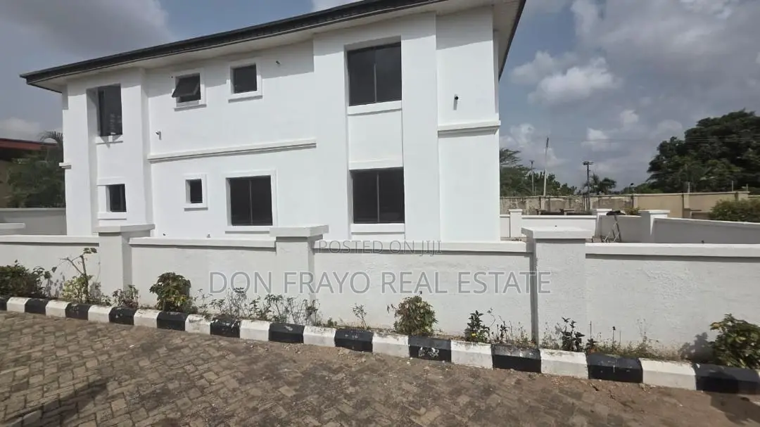 4bdrm Duplex in Iyaganku Gra, Iyanganku for sale in Iyanganku