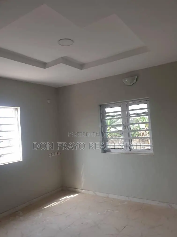 18bdrm Block of Flats in Odo Ona Elewe, Akala Express for sale in Akala Express