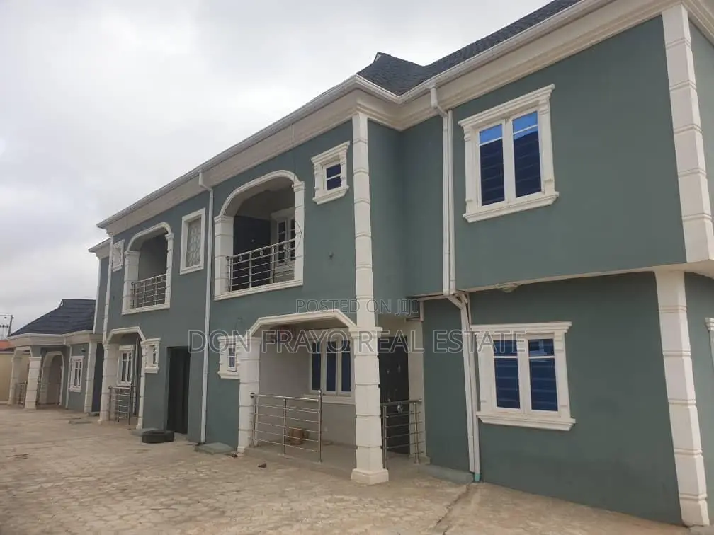 18bdrm Block of Flats in Odo Ona Elewe, Akala Express for sale in Akala Express