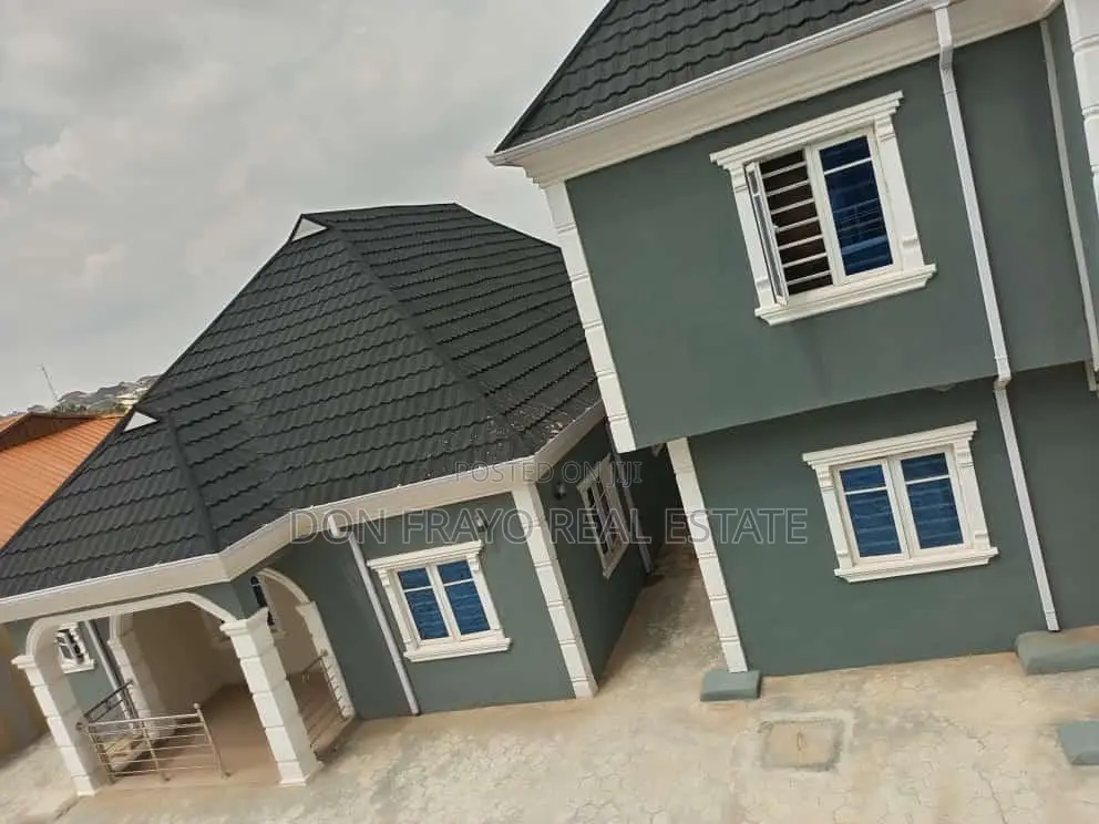 18bdrm Block of Flats in Odo Ona Elewe, Akala Express for sale in Akala Express