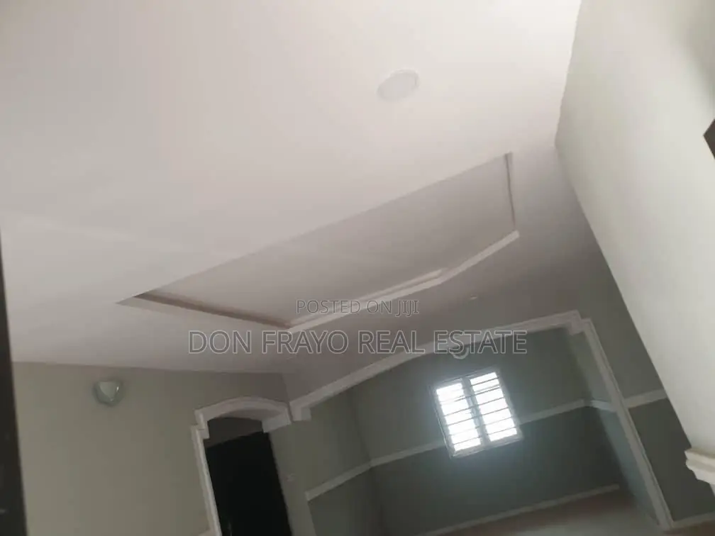 18bdrm Block of Flats in Odo Ona Elewe, Akala Express for sale in Akala Express