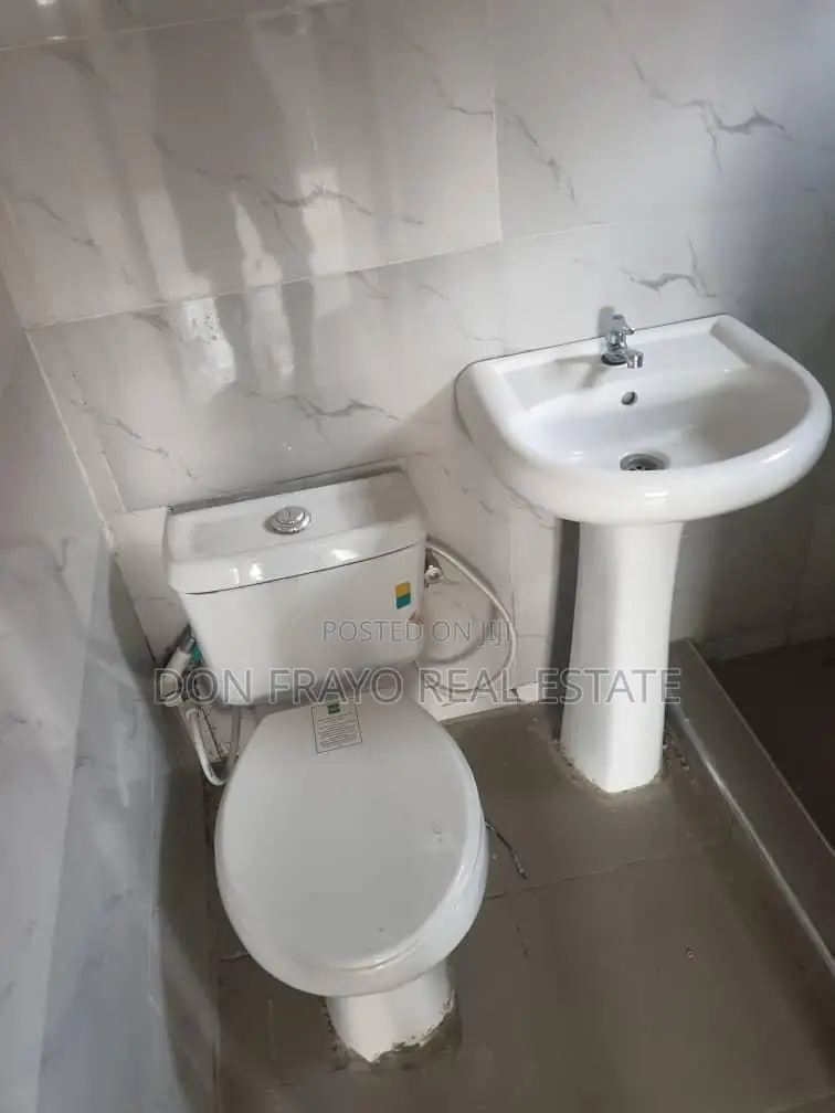 18bdrm Block of Flats in Odo Ona Elewe, Akala Express for sale in Akala Express