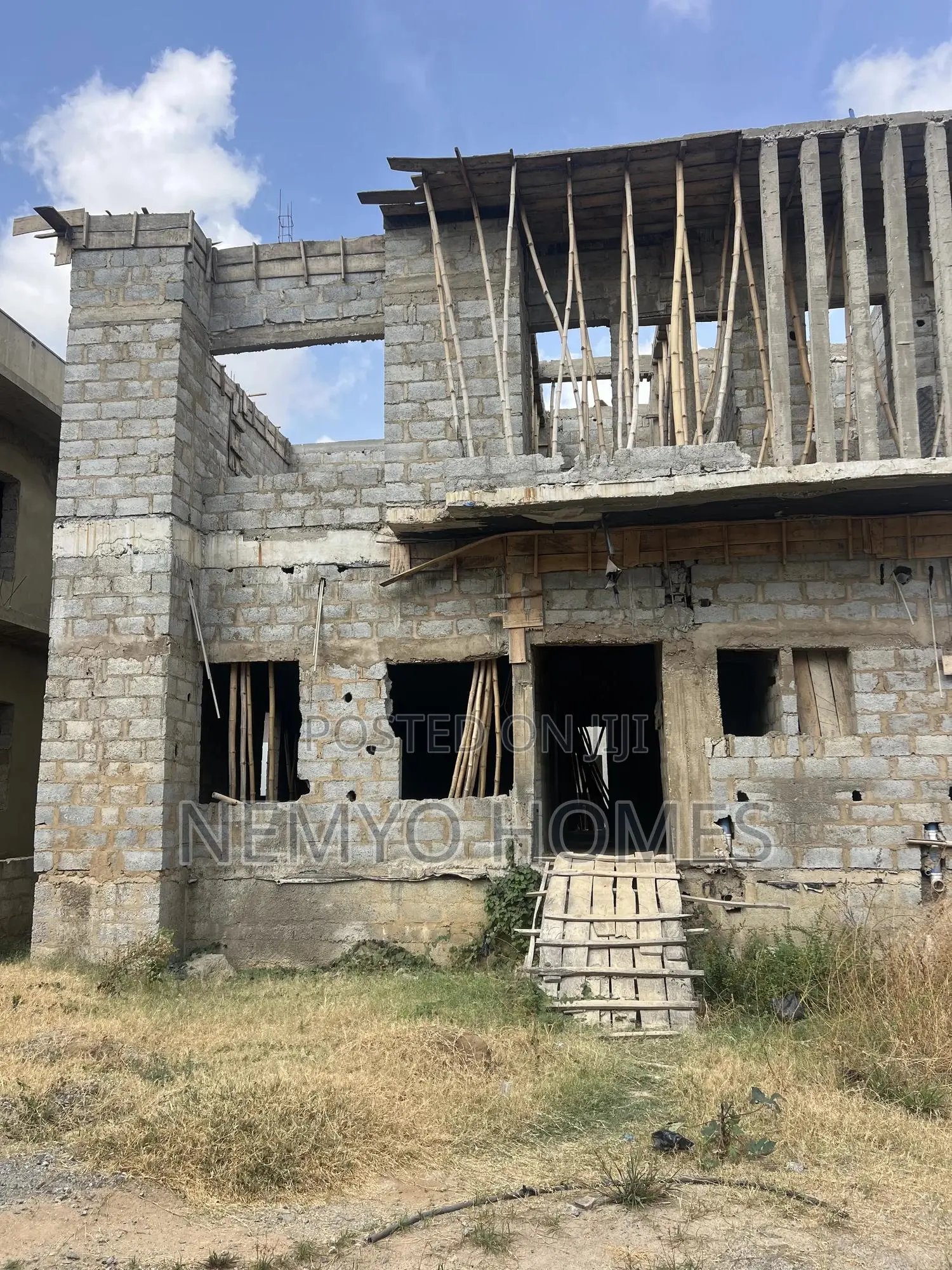4bdrm Duplex in Apo Nepa for sale in Apo Resettlement