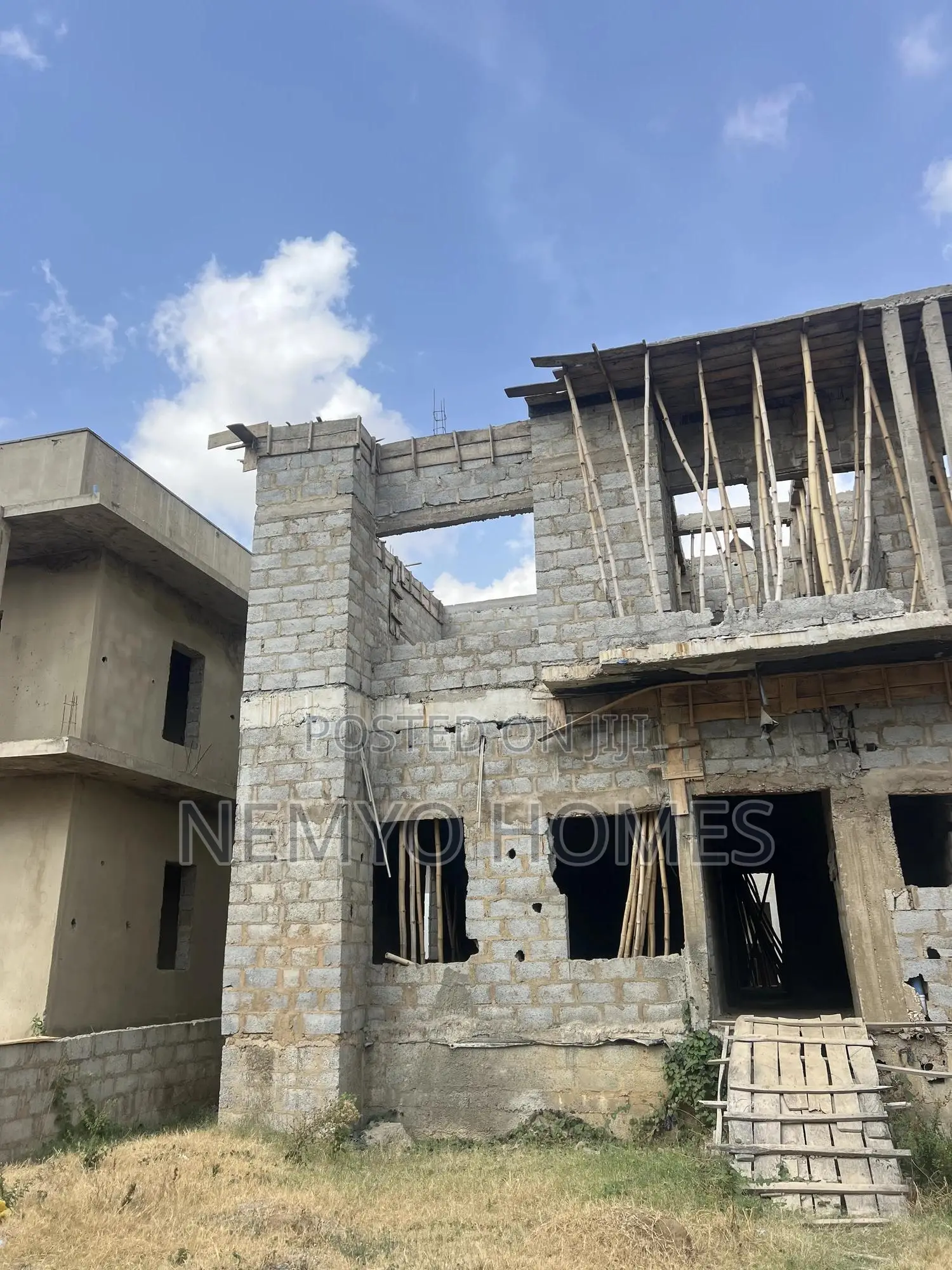 4bdrm Duplex in Apo Nepa for sale in Apo Resettlement