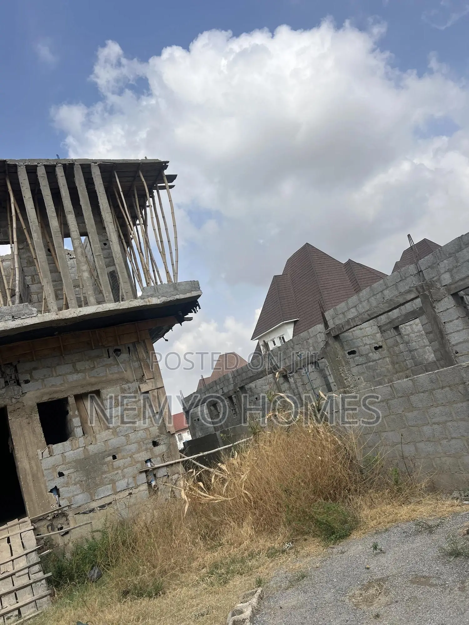 4bdrm Duplex in Apo Nepa for sale in Apo Resettlement