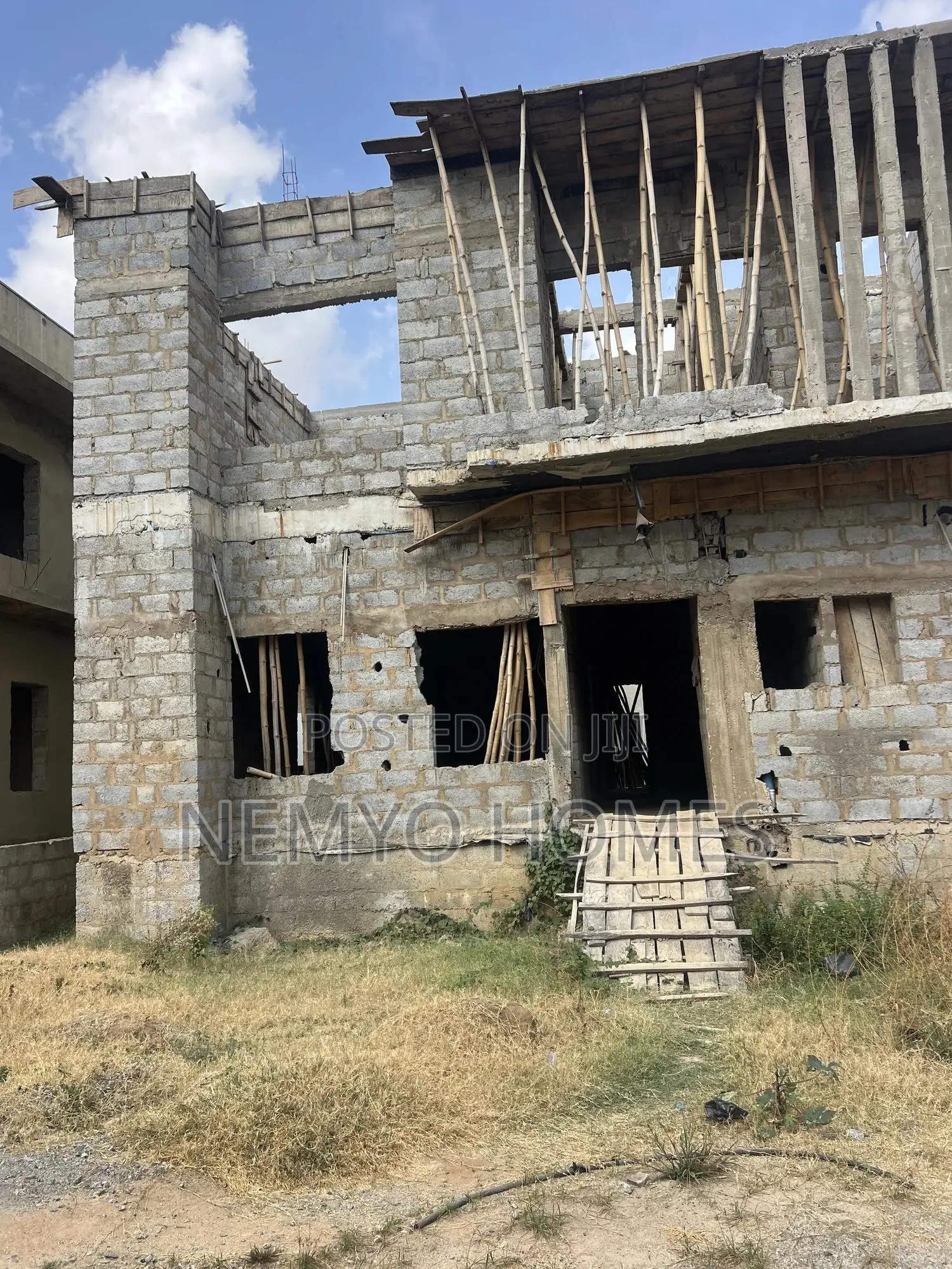 4bdrm Duplex in Apo Nepa for sale in Apo Resettlement