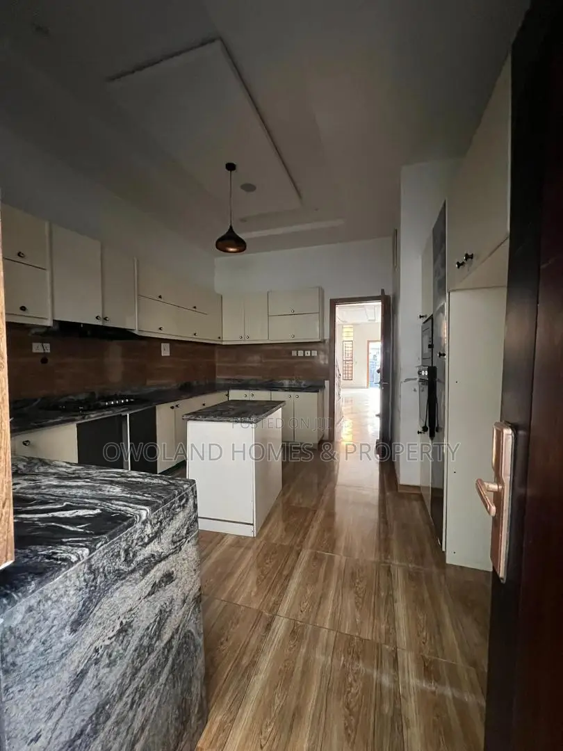 4bdrm Duplex in Orchid Estate, Ikota for rent in Ikota