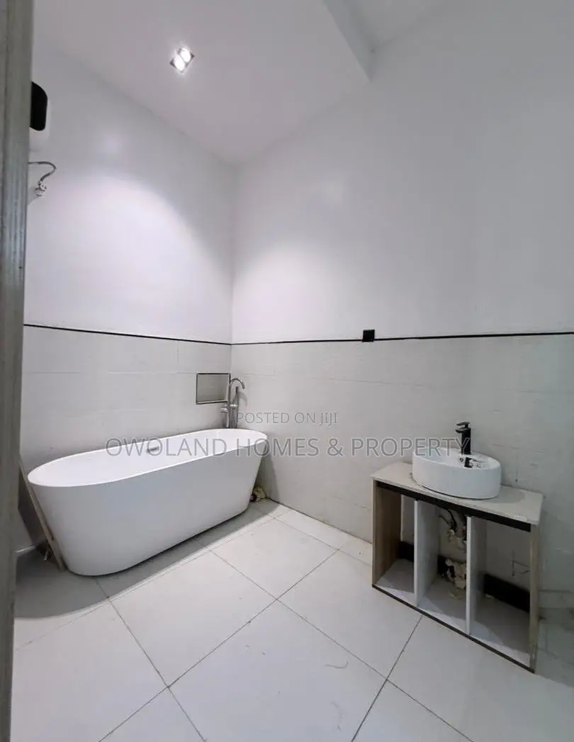 4bdrm Duplex in Ikota Estate for rent in Ikota