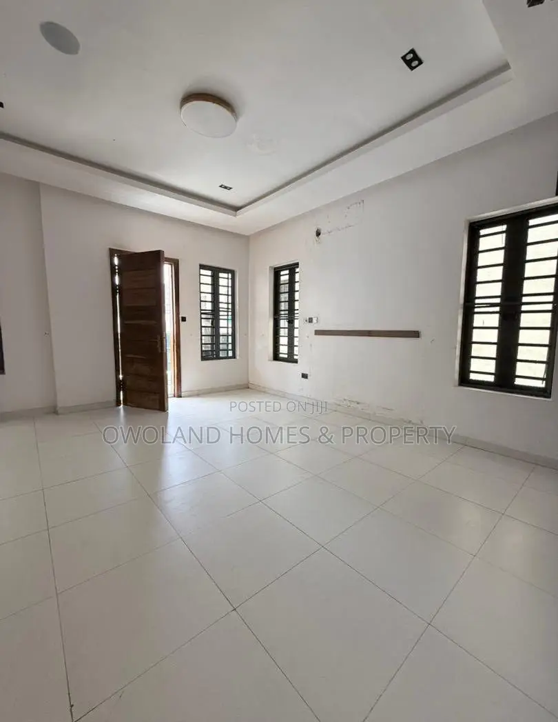 4bdrm Duplex in Ikota Estate for rent in Ikota