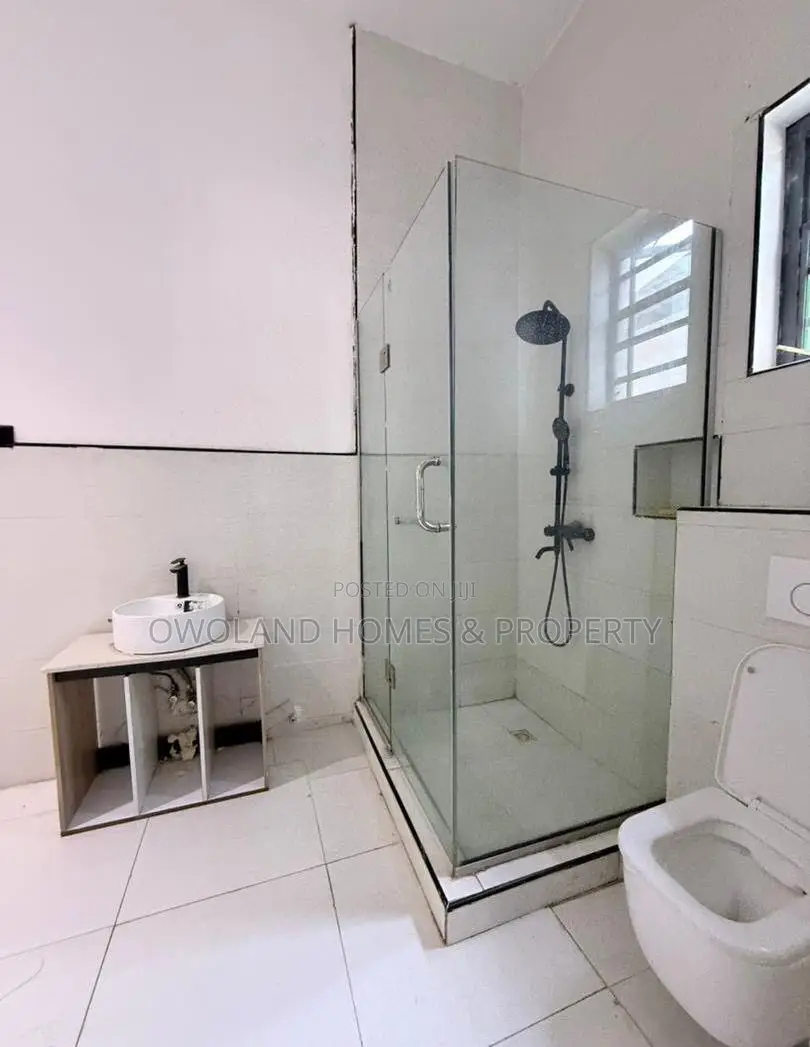 4bdrm Duplex in Ikota Estate for rent in Ikota