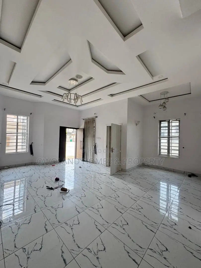 4bdrm Duplex in Agungi Estate for rent in Agungi