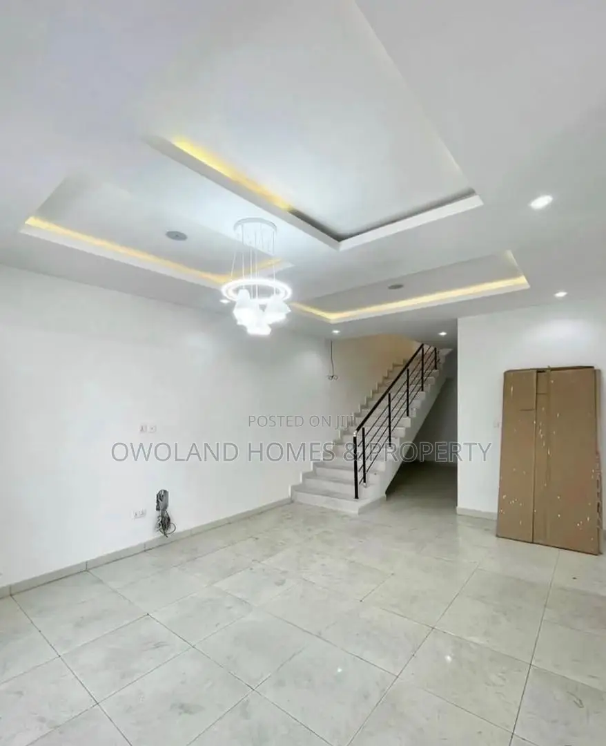 3bdrm Duplex in Chevron Estate for rent in Chevron