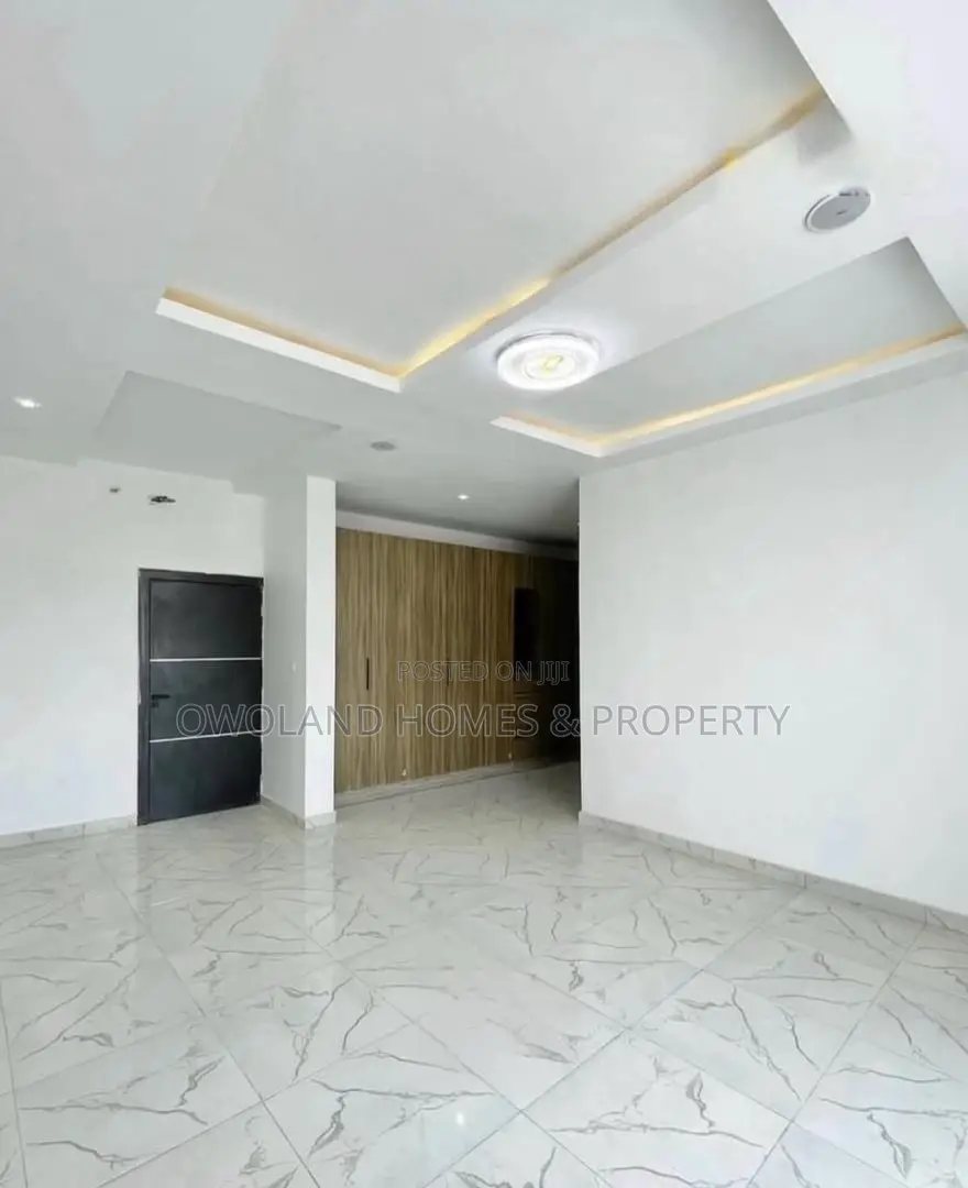 3bdrm Duplex in Chevron Estate for rent in Chevron