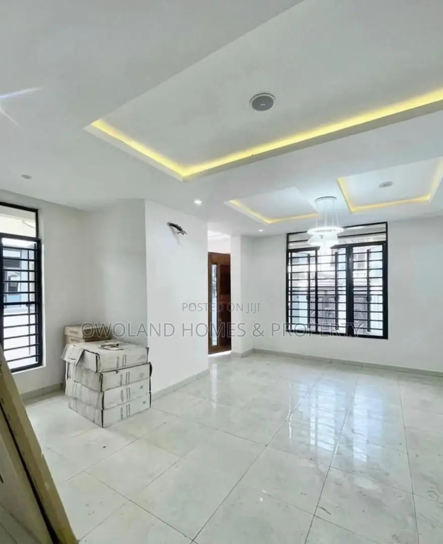 3bdrm Duplex in Chevron Estate for rent in Chevron