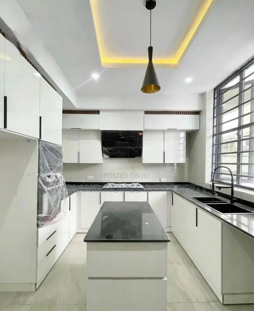 3bdrm Duplex in Chevron Estate for rent in Chevron