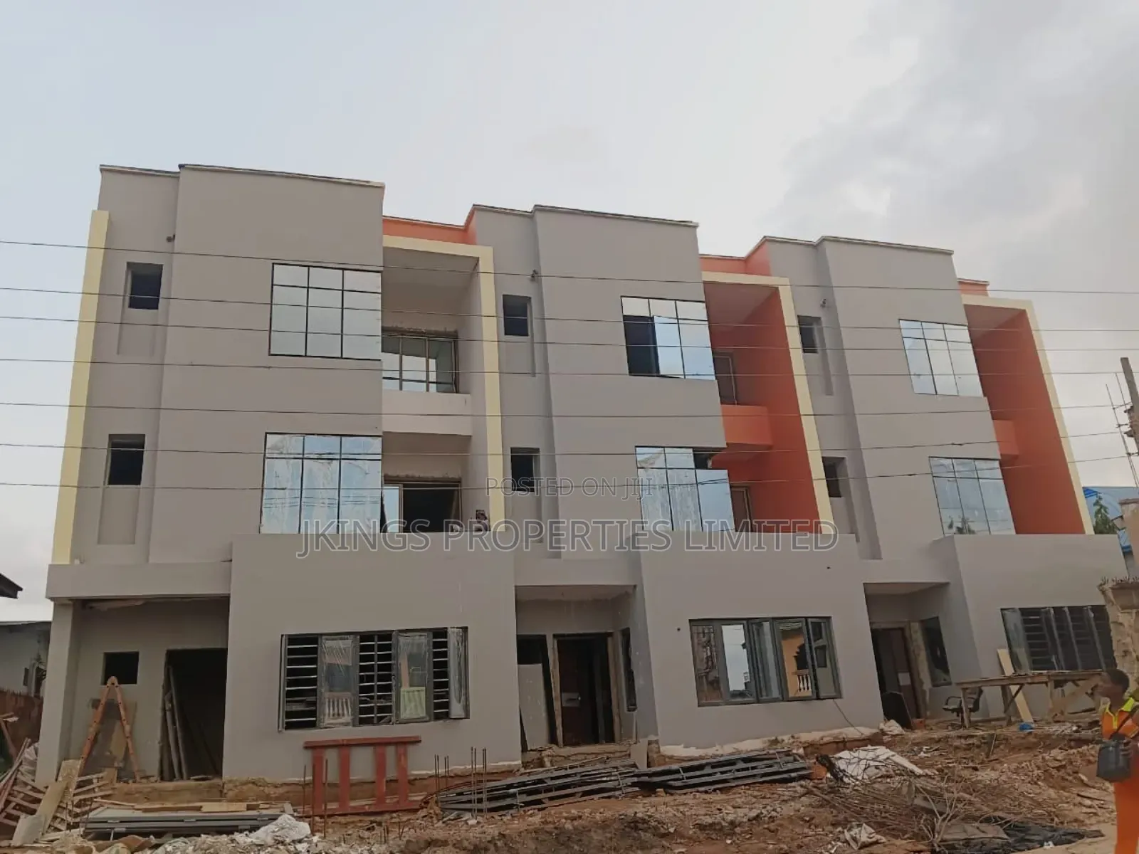 5bdrm Duplex in Mende for sale in Mende