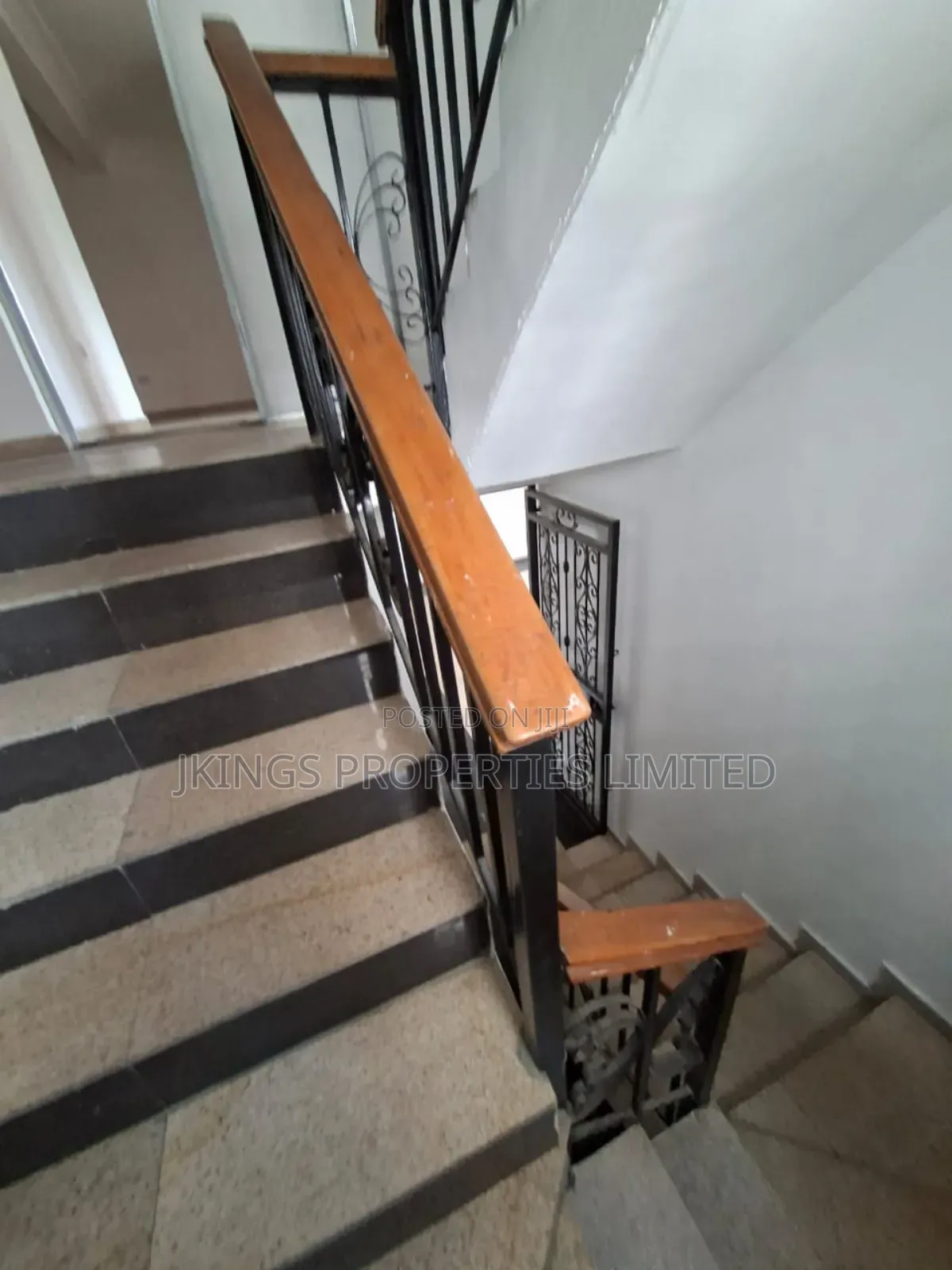 5bdrm Duplex in Mende for sale in Mende