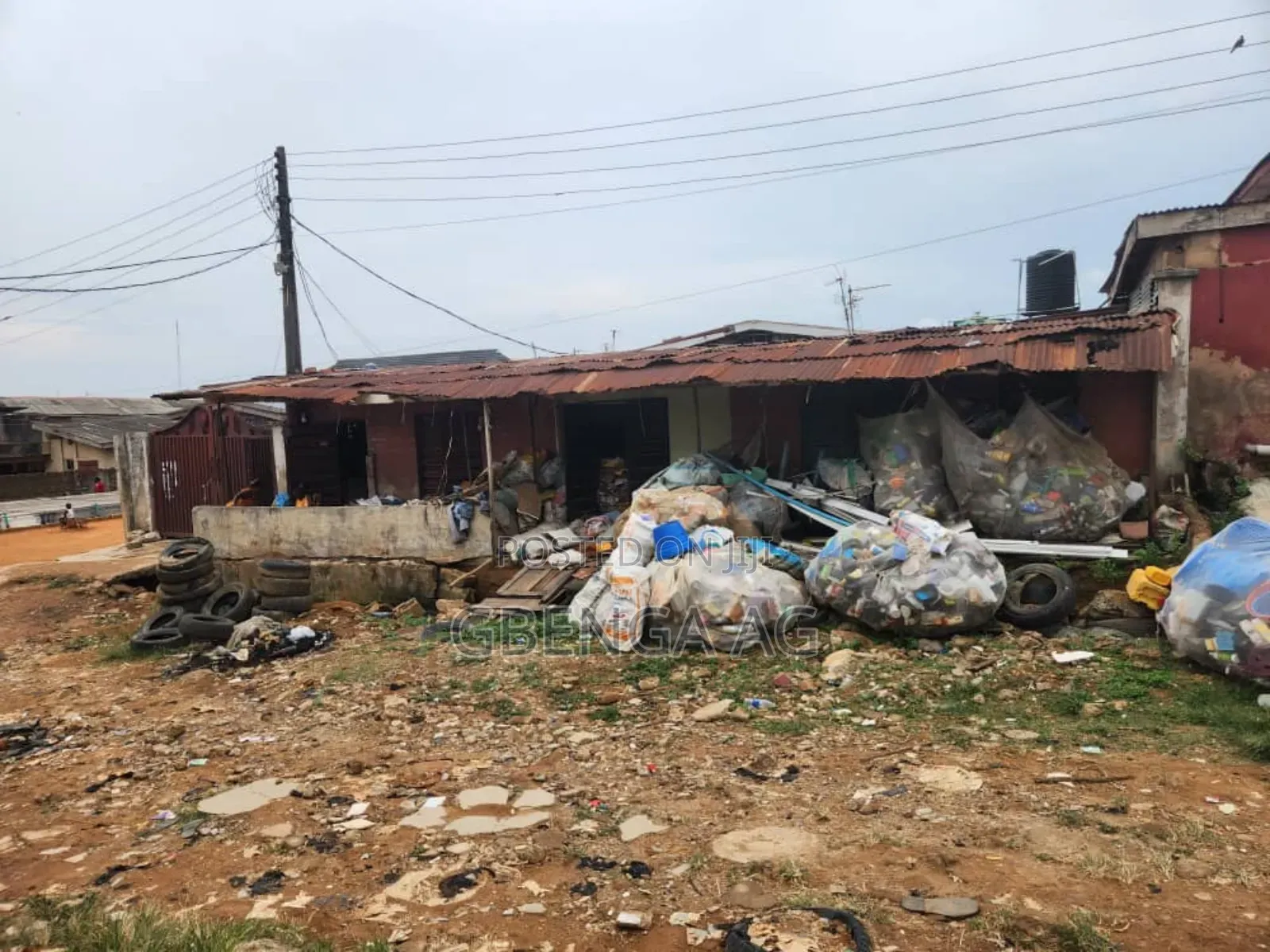6bdrm Bungalow in Abesan Estate Ipaja, Akowonjo for sale in Akowonjo