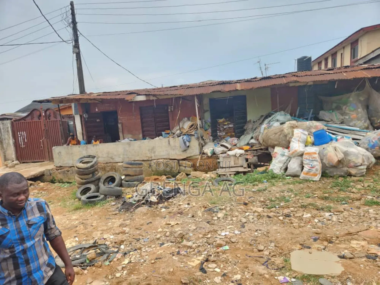 6bdrm Bungalow in Abesan Estate Ipaja, Akowonjo for sale in Akowonjo