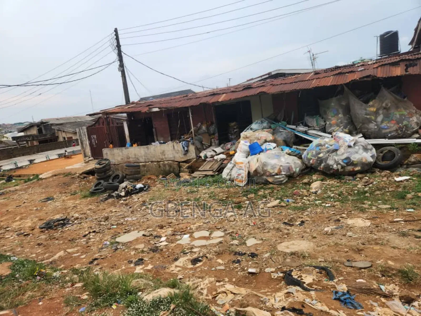 6bdrm Bungalow in Abesan Estate Ipaja, Akowonjo for sale in Akowonjo