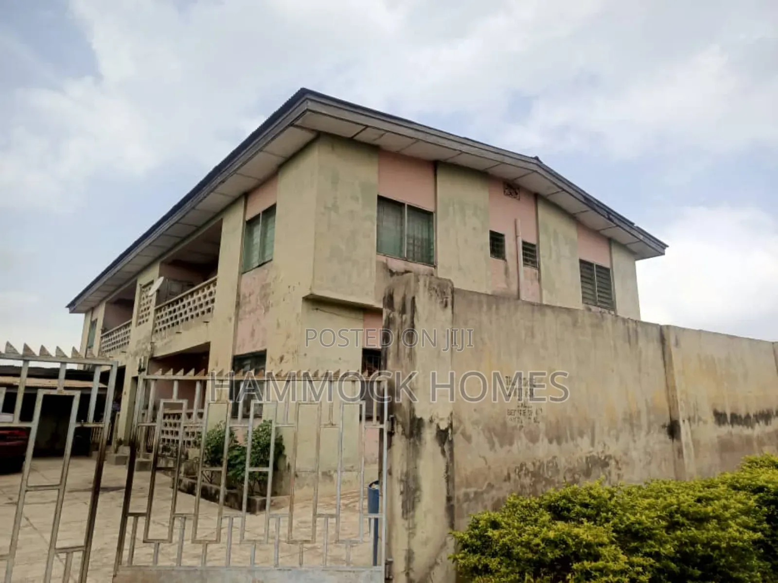 12bdrm Block of Flats in Aromolaran Estate, Agodi for sale in Agodi
