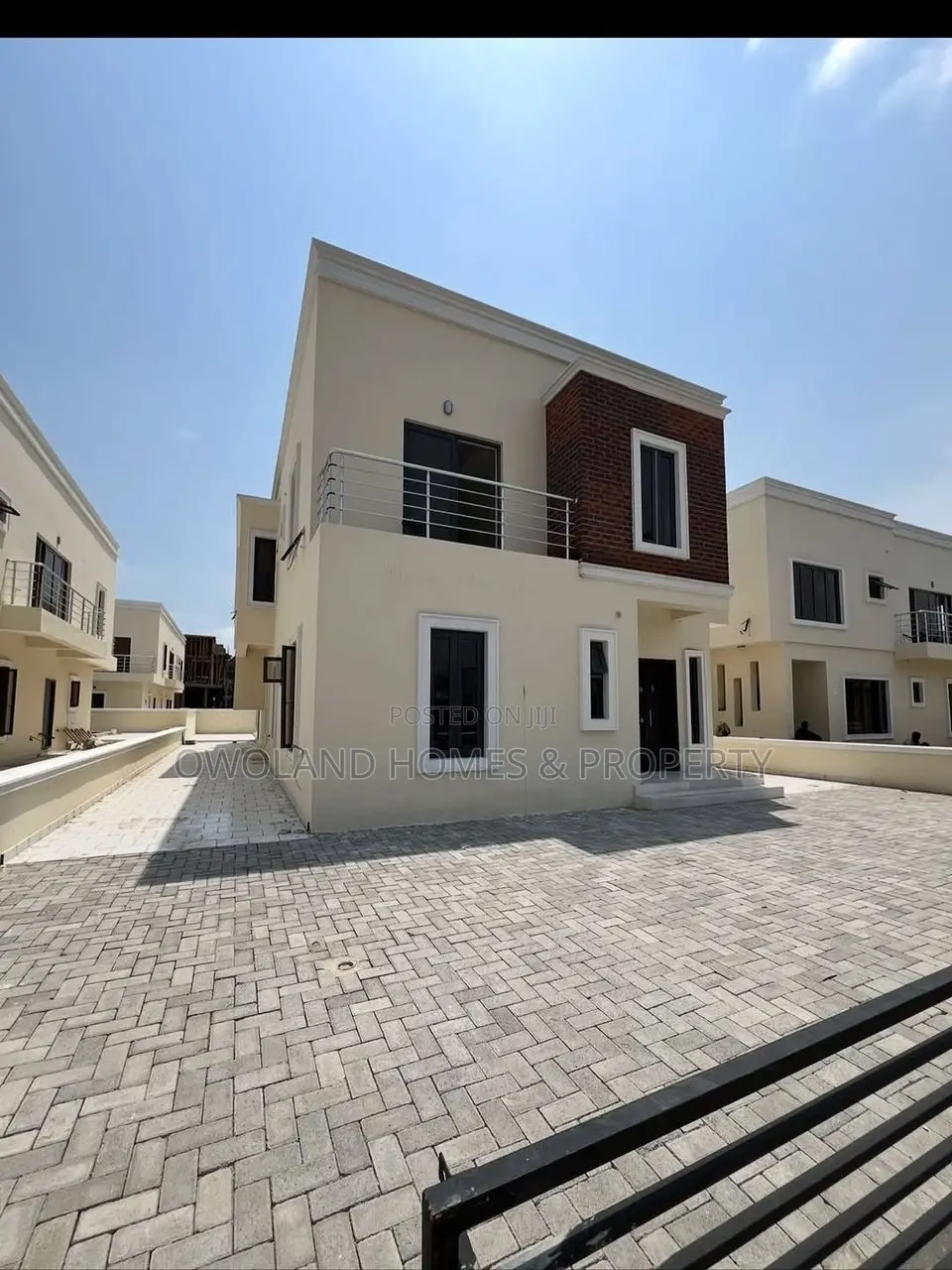 5bdrm Duplex in Chevron Estate for rent in Chevron