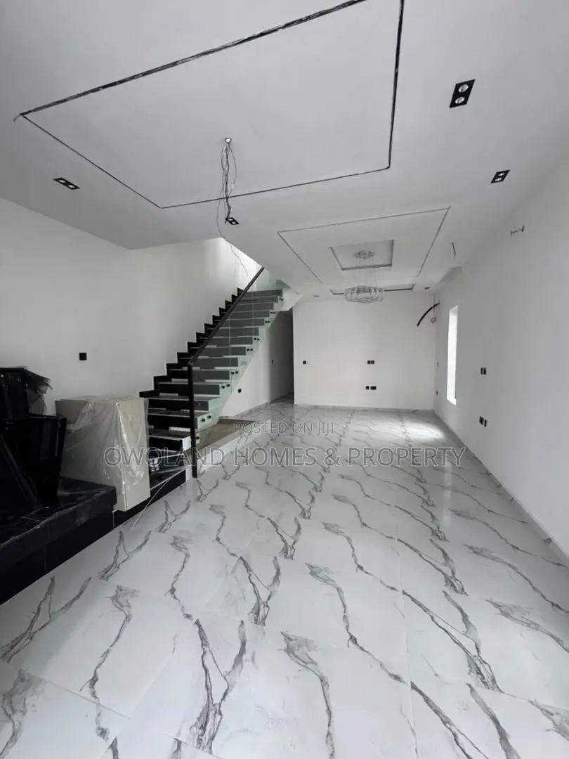 4bdrm Duplex in Idado Estate for rent in Idado