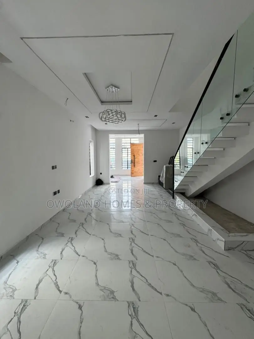 4bdrm Duplex in Idado Estate for rent in Idado