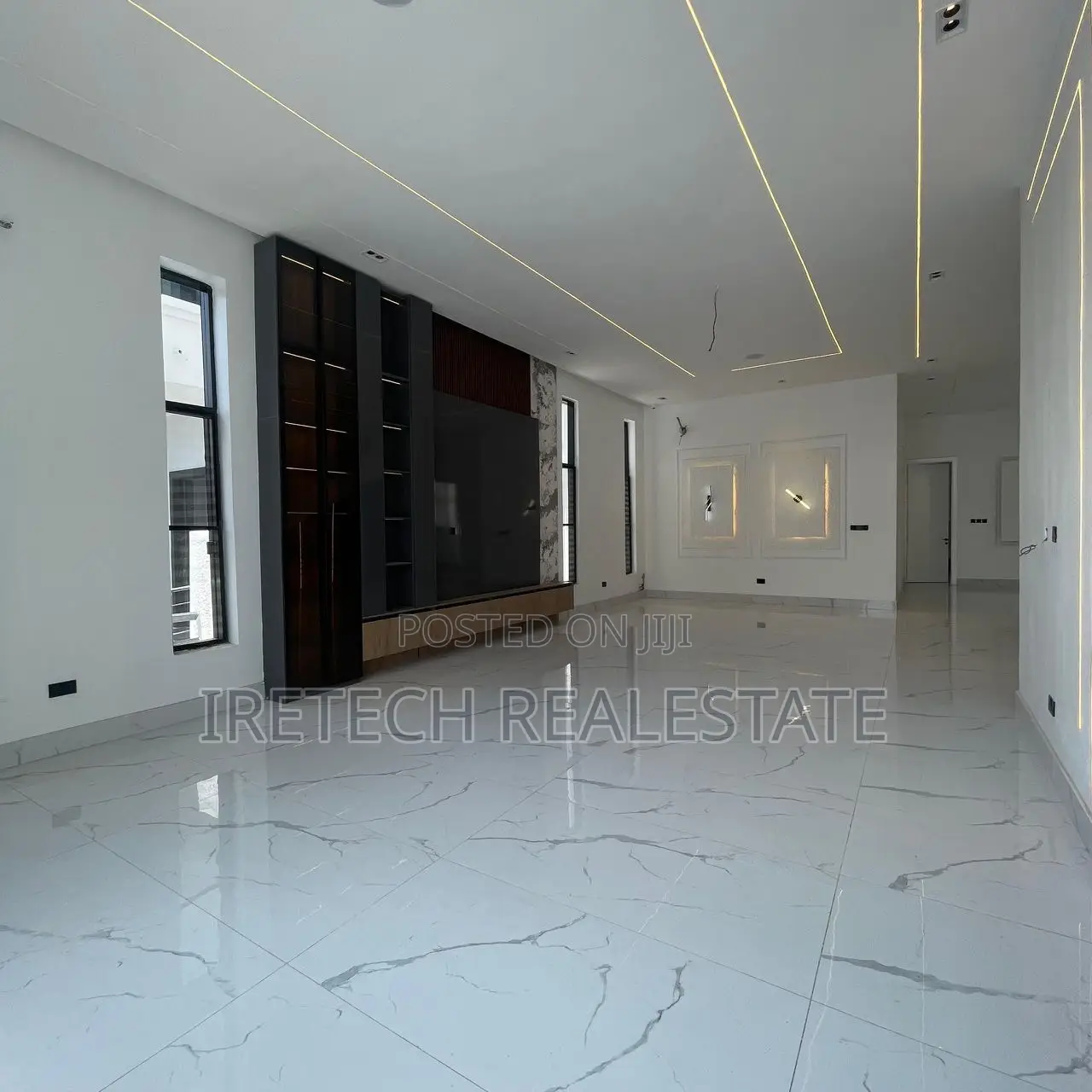 5bdrm Duplex in Megamound Estate for sale in Ikota
