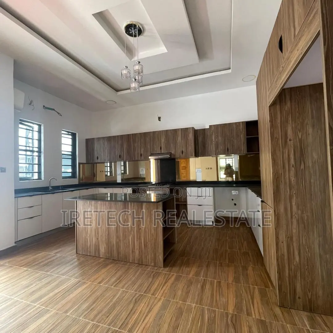 4bdrm Duplex in Lekki County for sale in Ikota