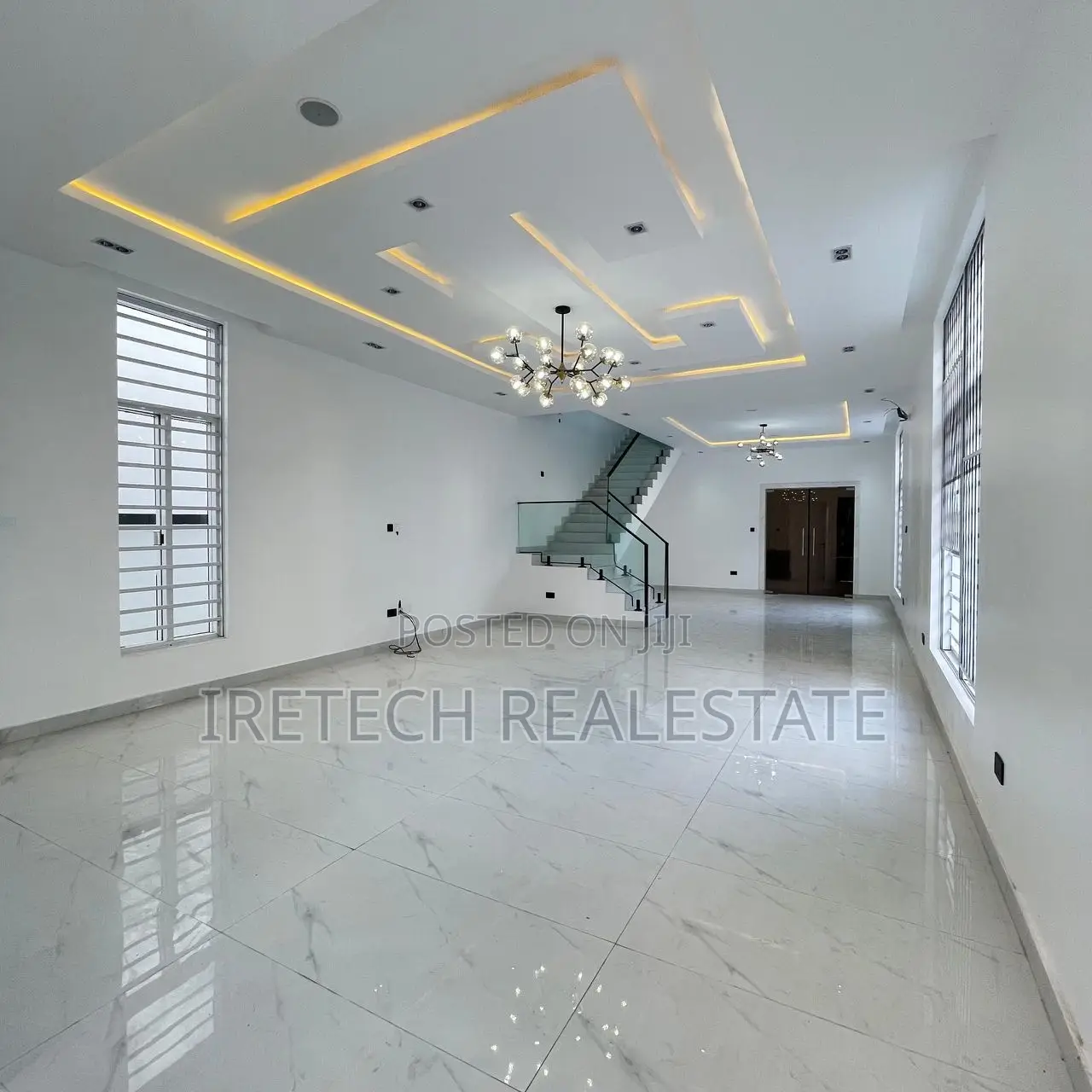 5bdrm Duplex in Megamound Ikota for sale in Ikota