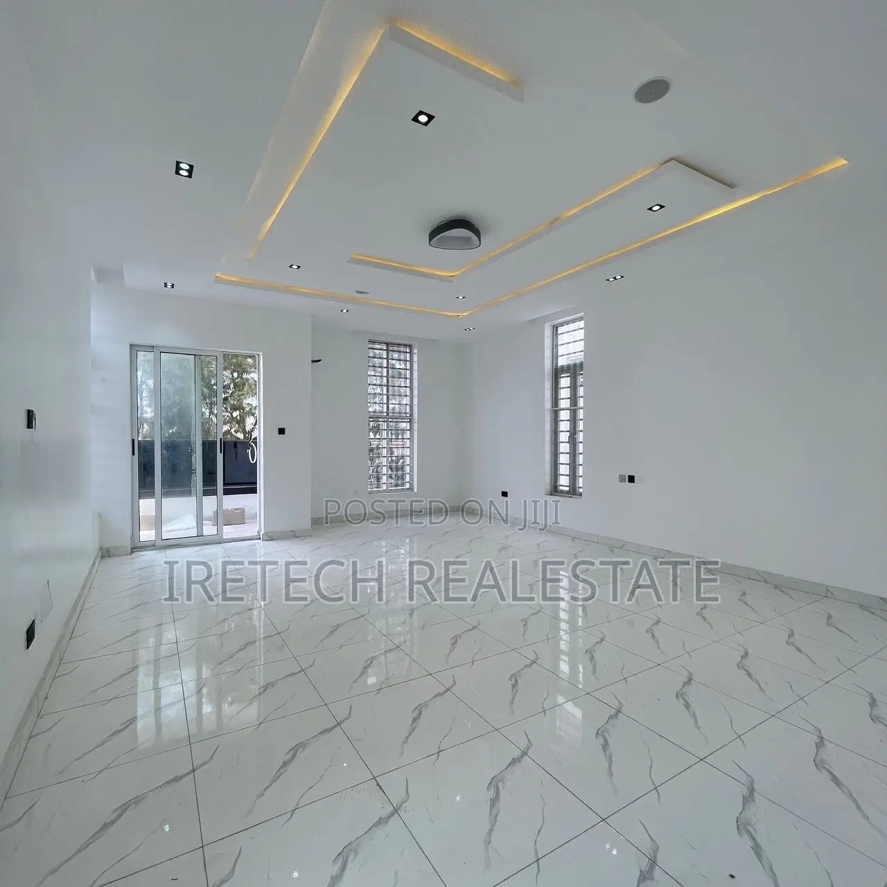 5bdrm Duplex in Megamound Ikota for sale in Ikota