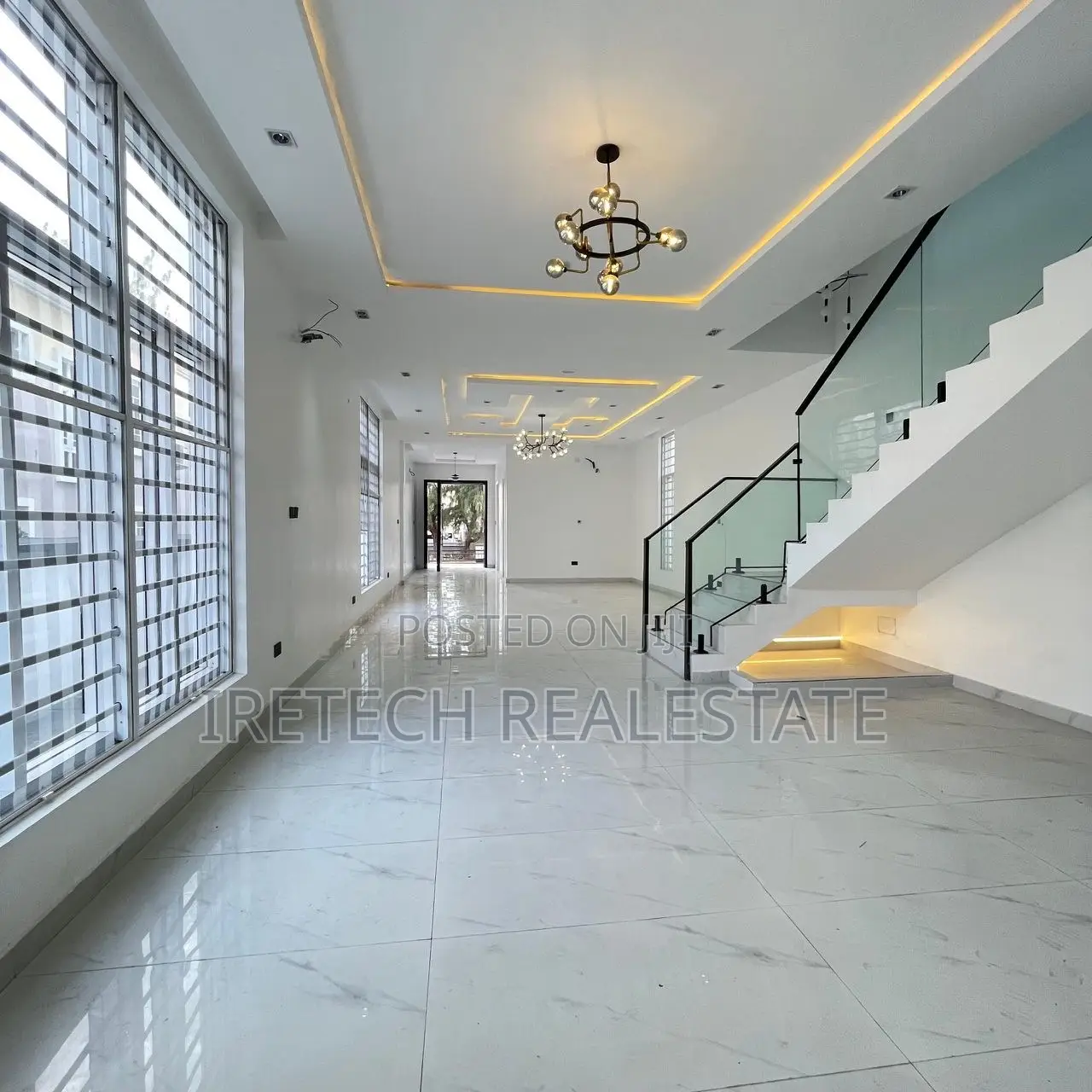 5bdrm Duplex in Megamound Ikota for sale in Ikota