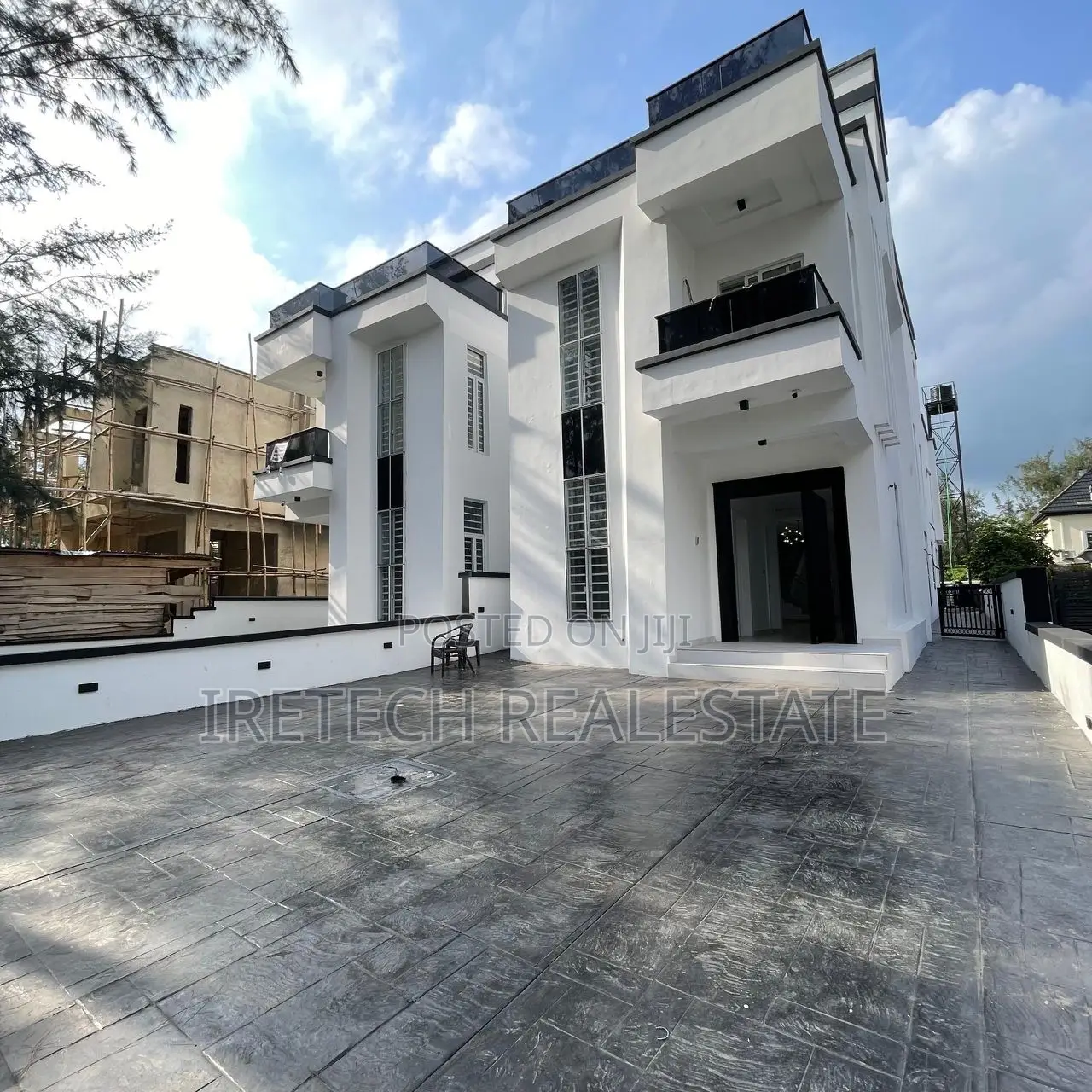 5bdrm Duplex in Megamound Ikota for sale in Ikota