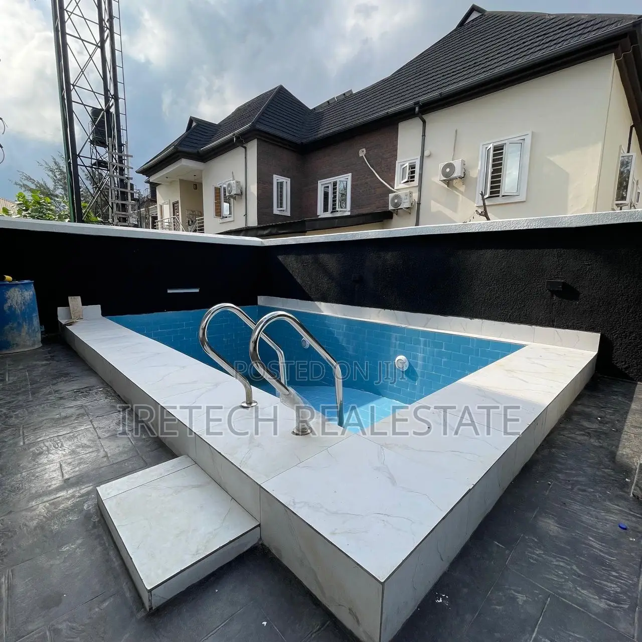 5bdrm Duplex in Megamound Ikota for sale in Ikota