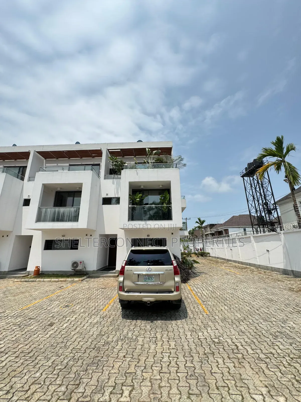 4bdrm Duplex in Chevron for sale in Chevron