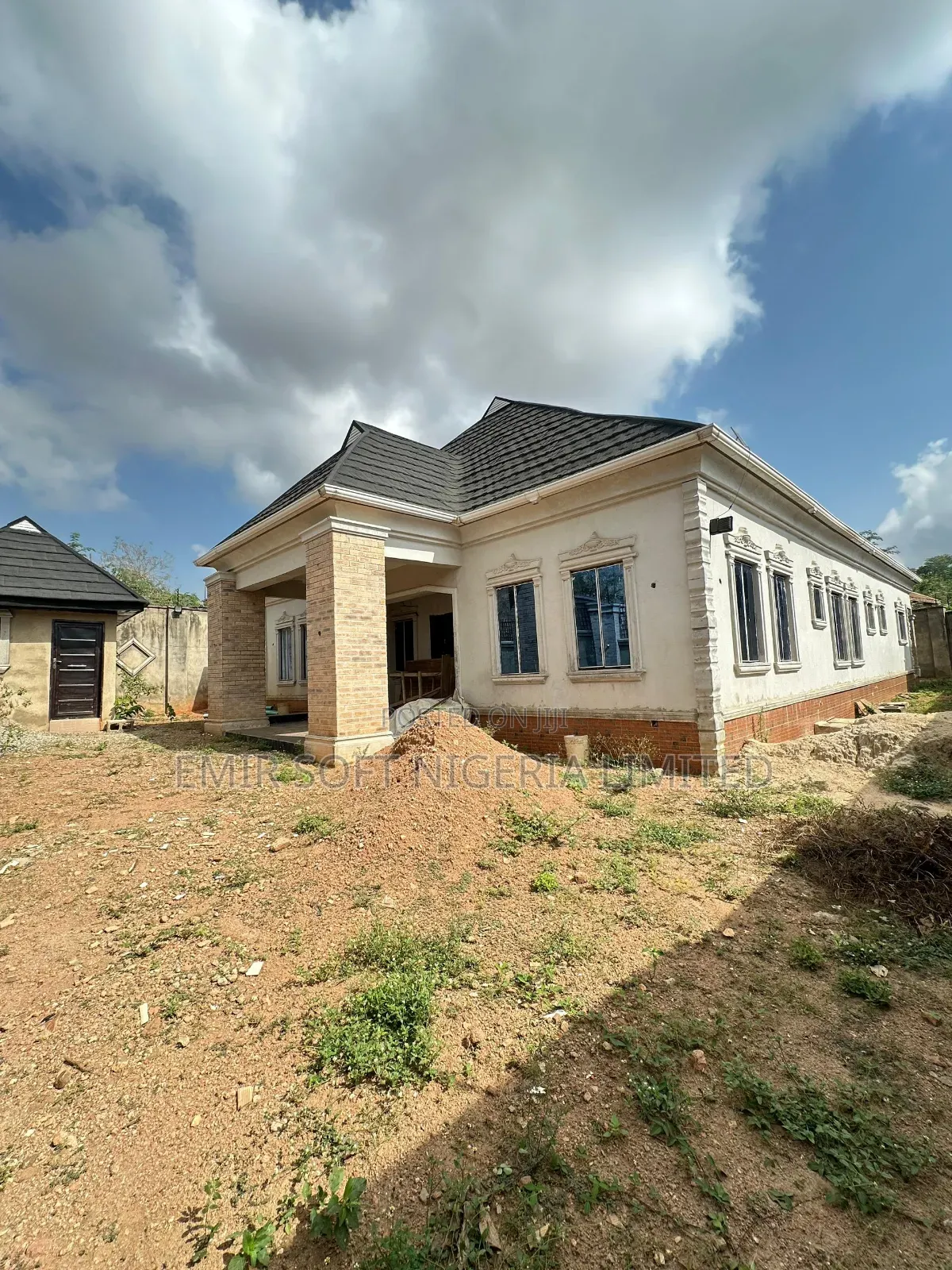 4bdrm Bungalow in First Power Line, Ologuneru for sale in Ologuneru