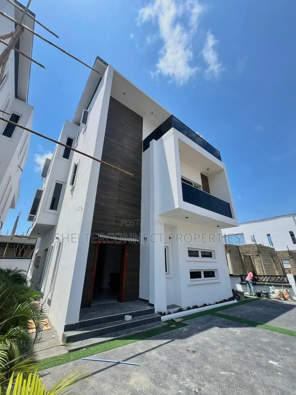 5bdrm Duplex in Chevron for sale in Chevron