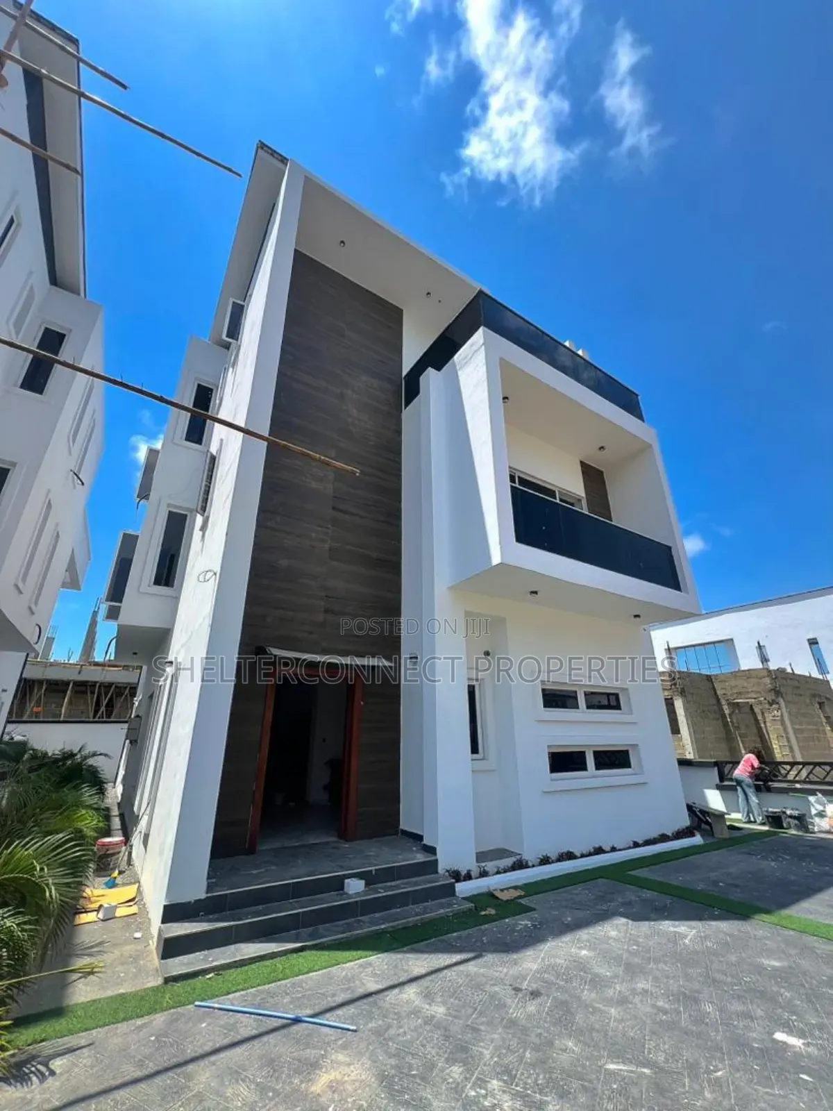 5bdrm Duplex in Chevron for sale in Chevron