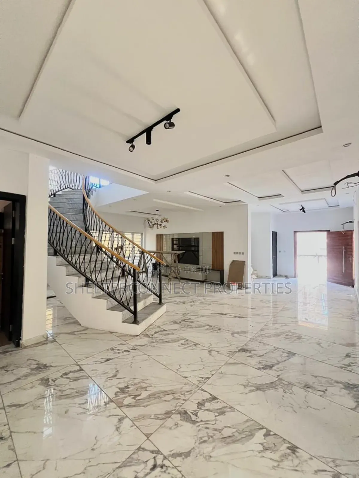 5bdrm Duplex in Chevron for sale in Chevron