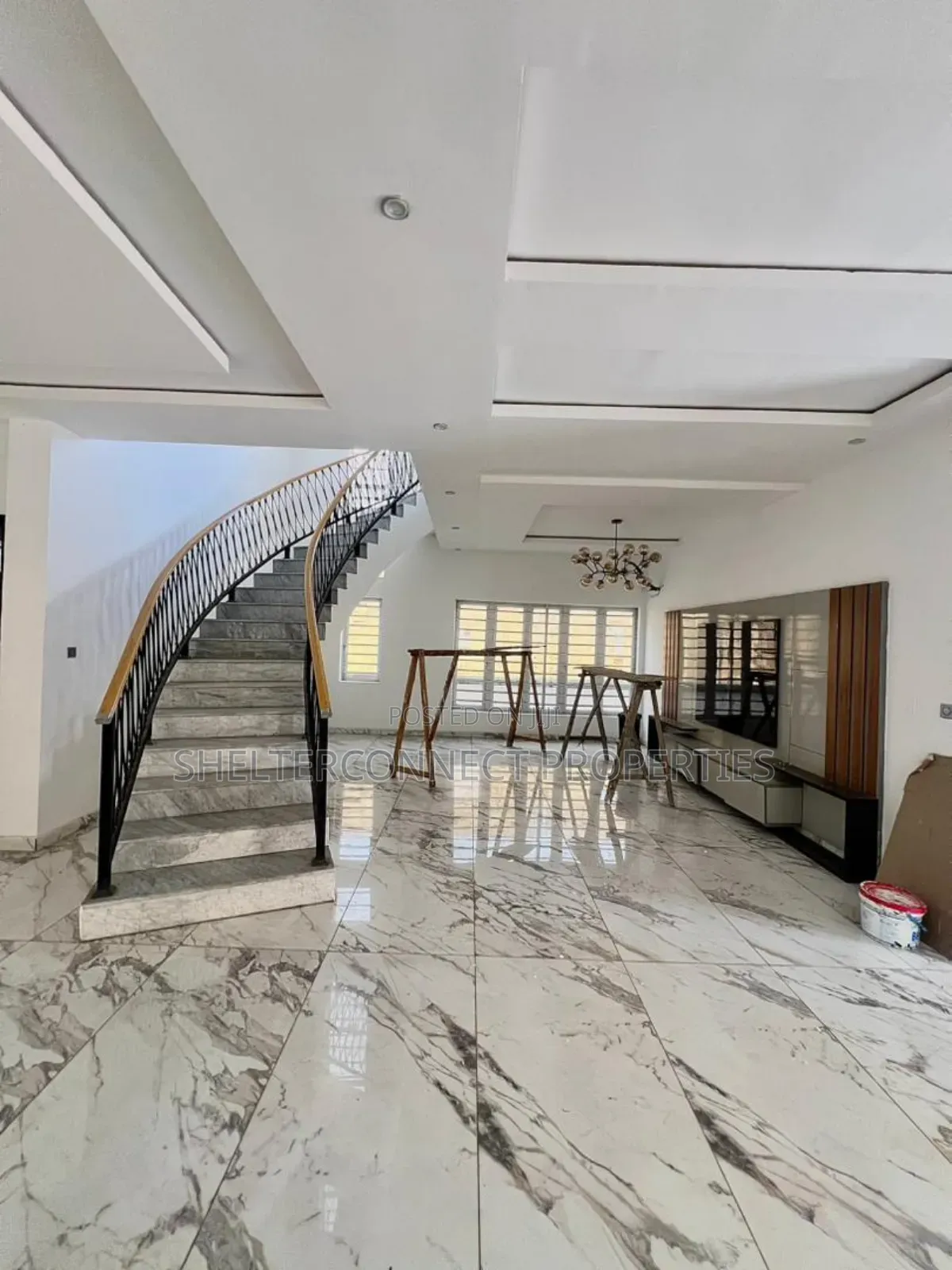 5bdrm Duplex in Chevron for sale in Chevron