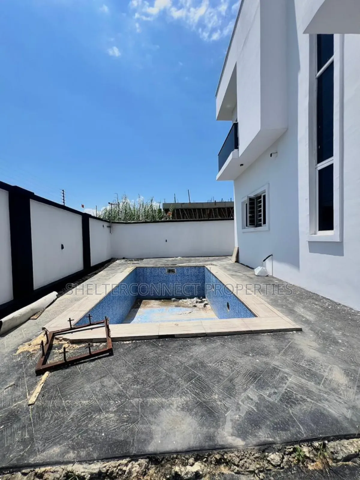5bdrm Duplex in Chevron for sale in Chevron