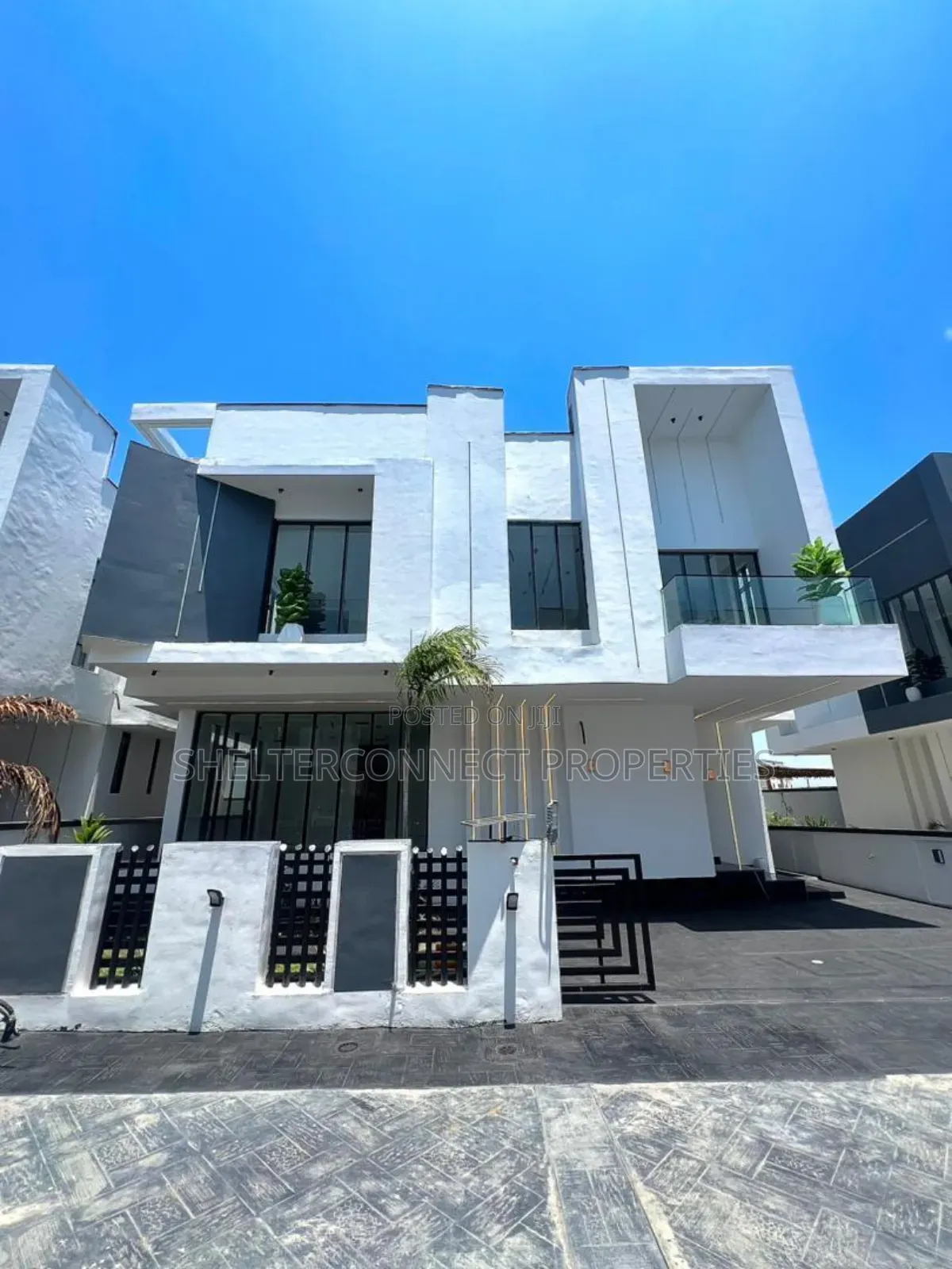 5bdrm Duplex in Chevron for sale in Chevron