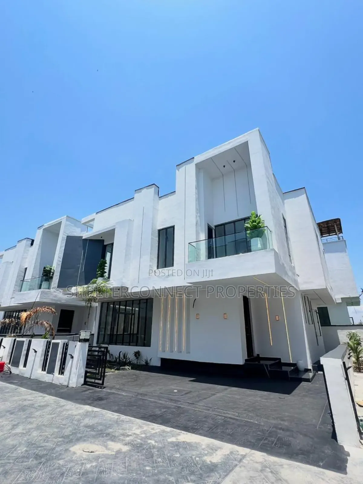 5bdrm Duplex in Chevron for sale in Chevron