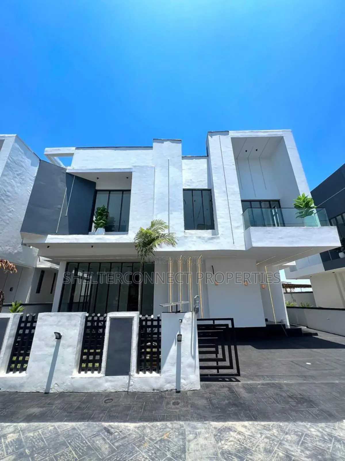 5bdrm Duplex in Chevron for sale in Chevron