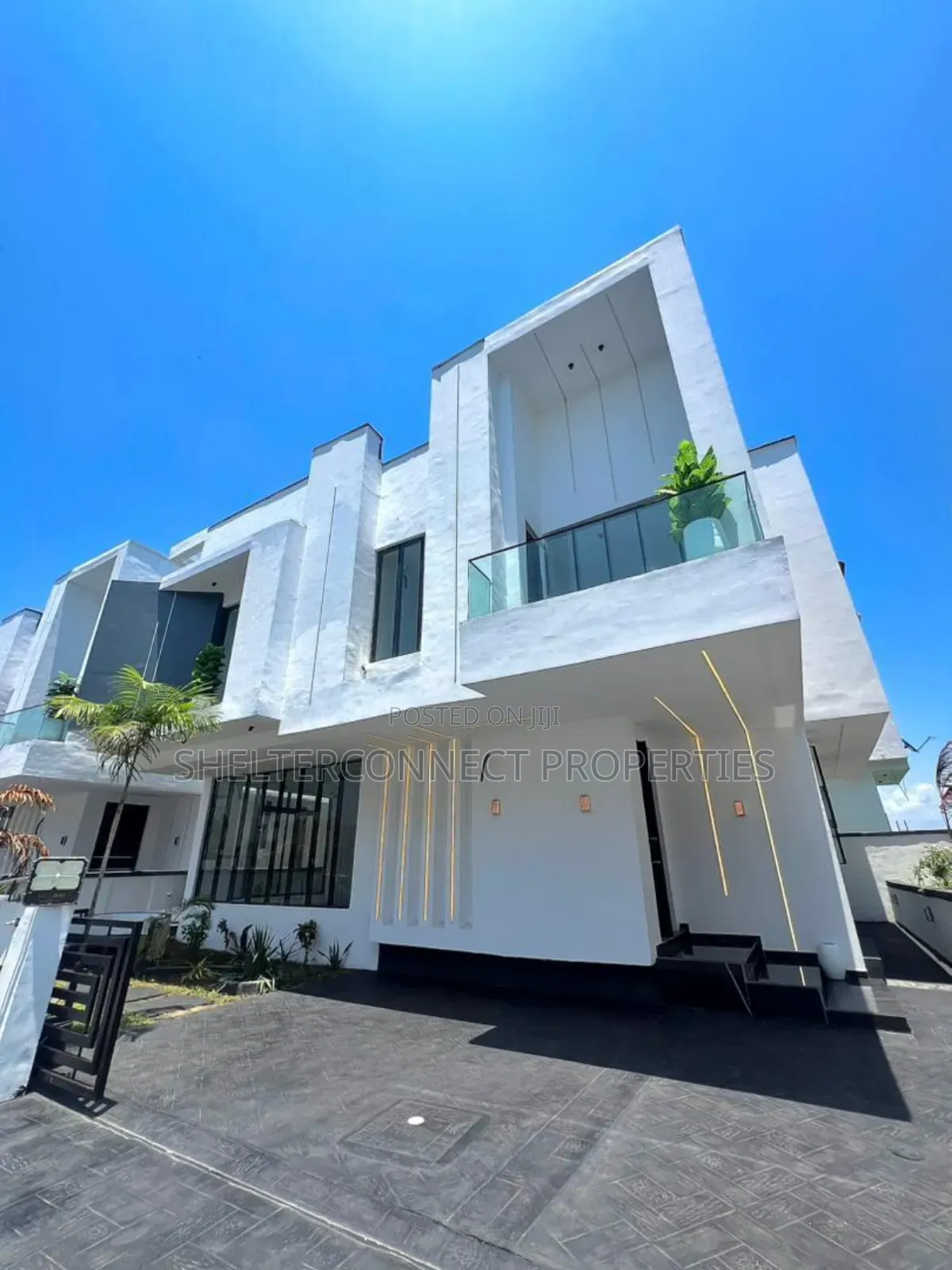 5bdrm Duplex in Chevron for sale in Chevron