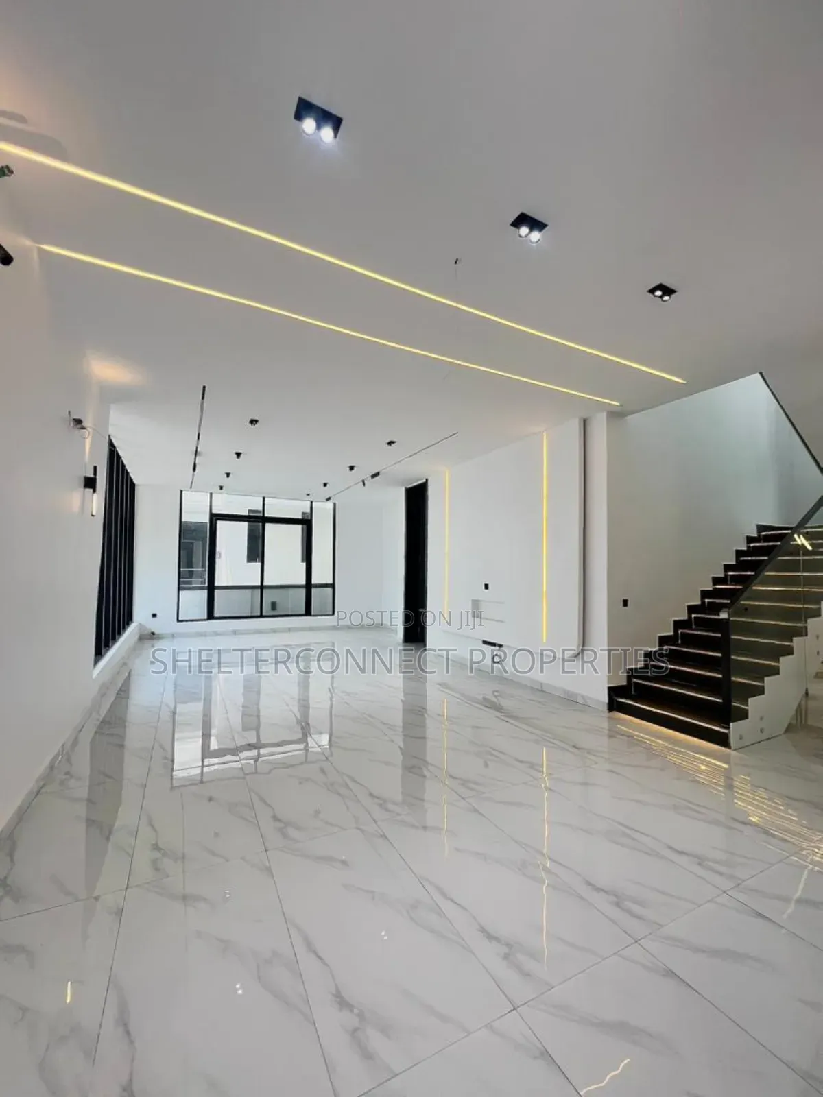 5bdrm Duplex in Chevron for sale in Chevron